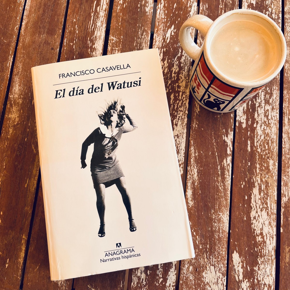 Reseña de El día del Watusi de Francisco Casavella – Leer es vivir dos veces