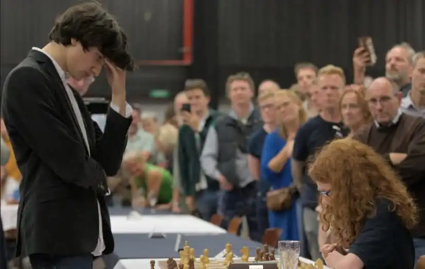 El GM Daniel Dardha rompe el récord mundial en simultáneas con reloj