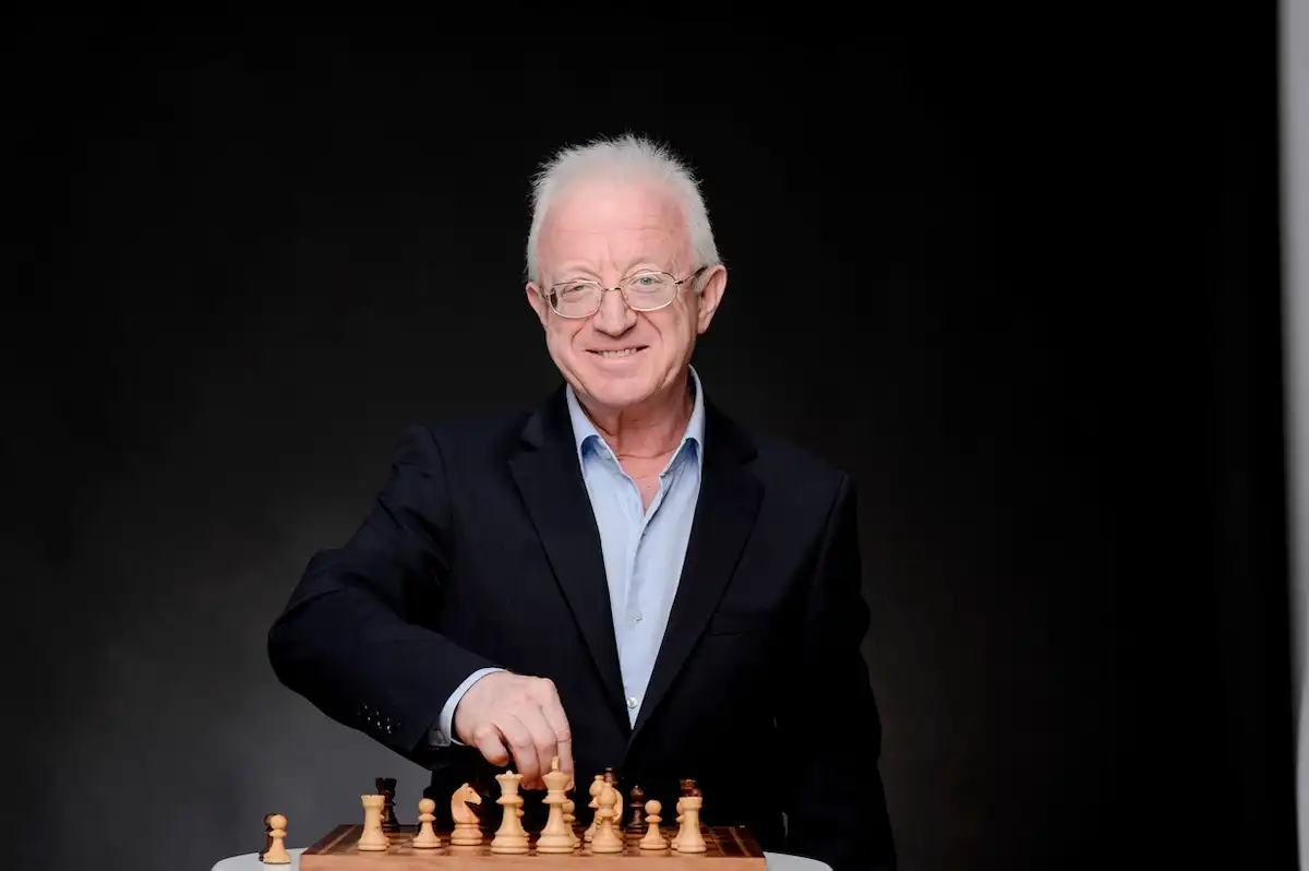 El hombre que creó un algortimo para pensar en ajedrez