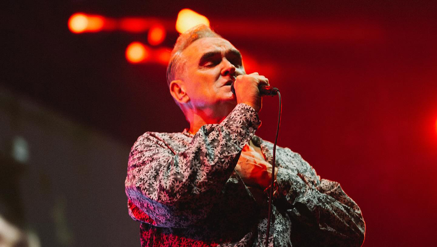 Morrissey regresa a México: un Halloween íntimo y eterno en el Palacio de los Deportes