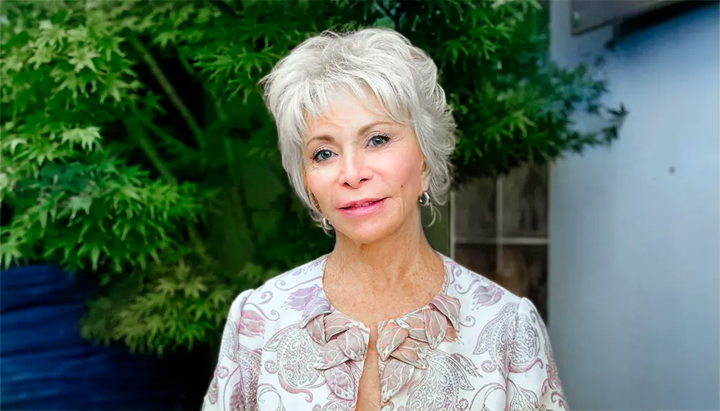 Isabel Allende color