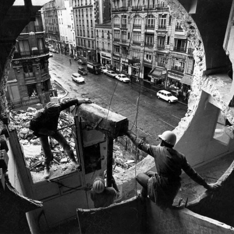 Escolio a “La poesía del presente”, de Sergio Muñoz. Texto de i. e. – Circulo de Poesía