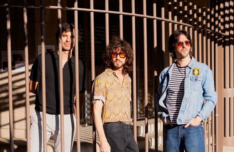 Te presentamos a DÈLA ROUS y estrenamos su nuevo sencillo