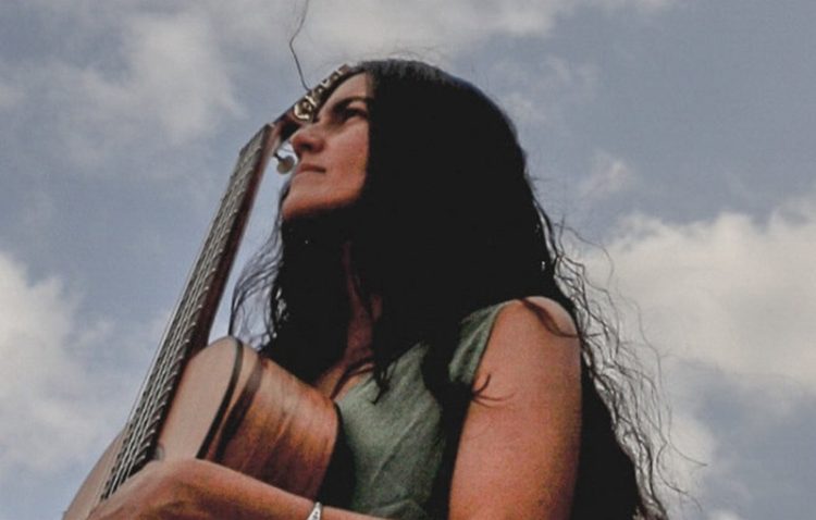 Escucha el primer álbum de Ariadna Veas