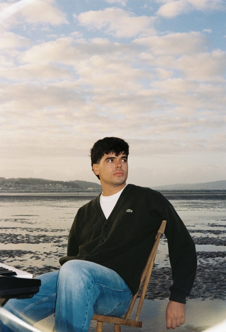 ‘El Sitio de Siempre’, el debut de Iñigo Quintero que trasciende fronteras