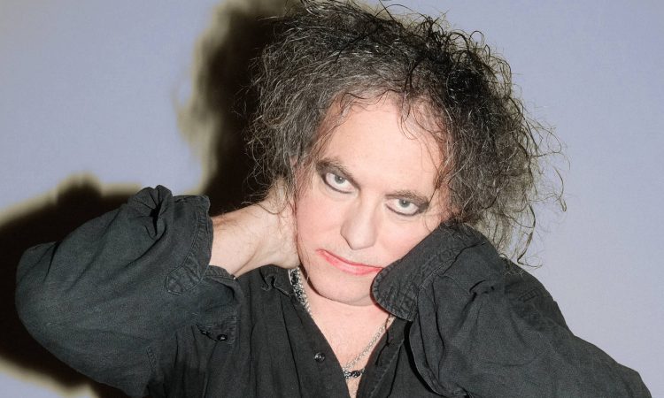 El líder de The Cure colabora en el nuevo single de The Twilight Sad