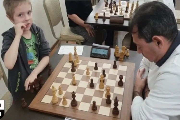 El niño autista que se ha hecho viral jugando al ajedrez